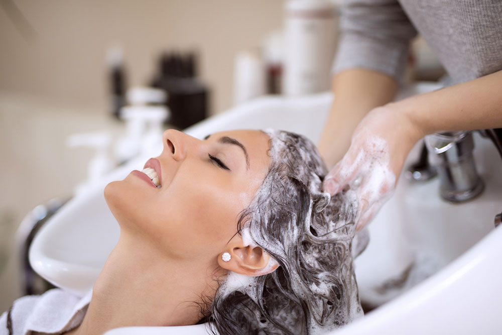 Oily hair – Causes and prevention tips